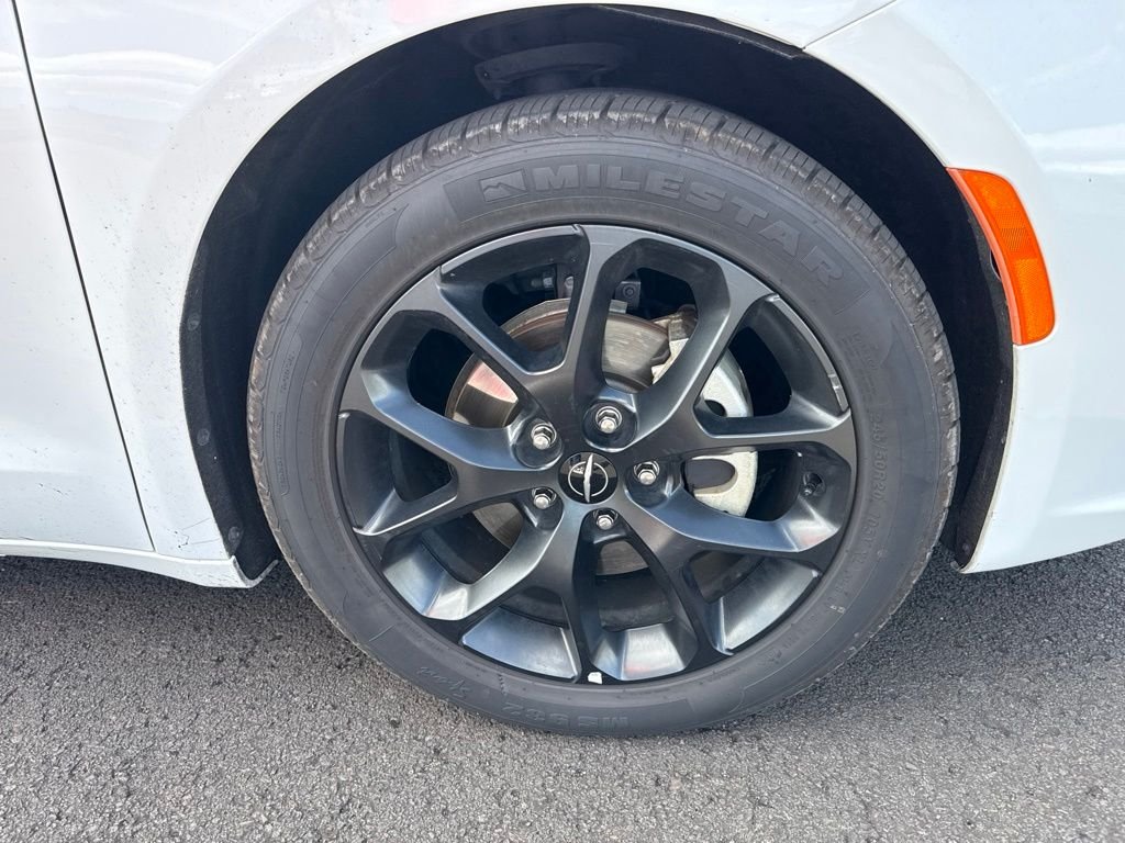 Used 2025 Bright White Clearcoat Chrysler Limited image 24