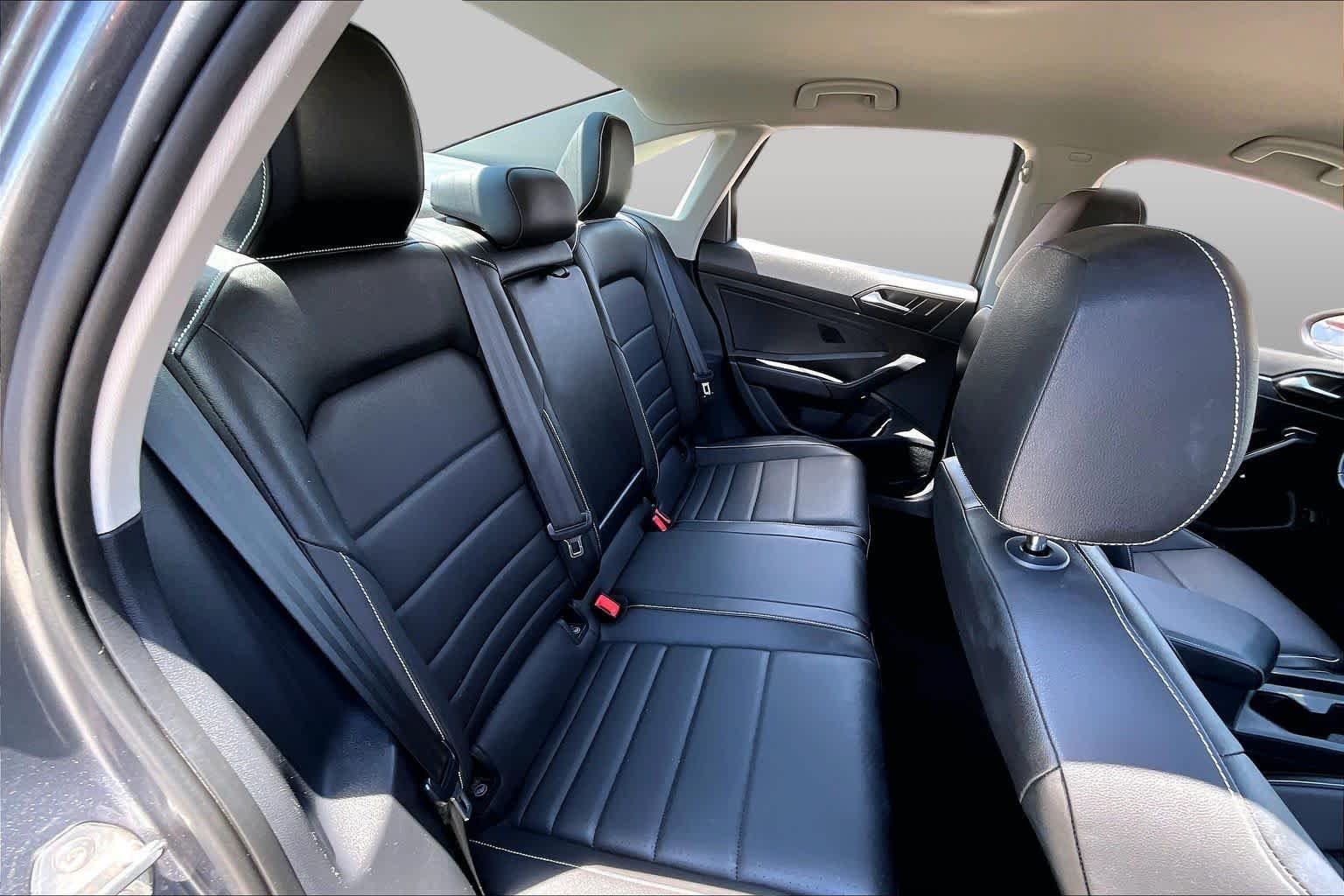 Used 2024 Platinum Gray Metallic Volkswagen SE image 18
