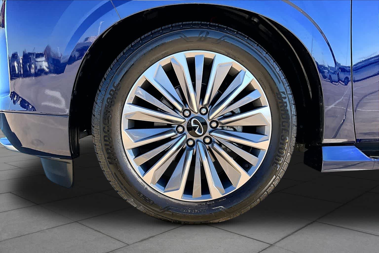 Used 2025 Grand Blue INFINITI LUXE image 18