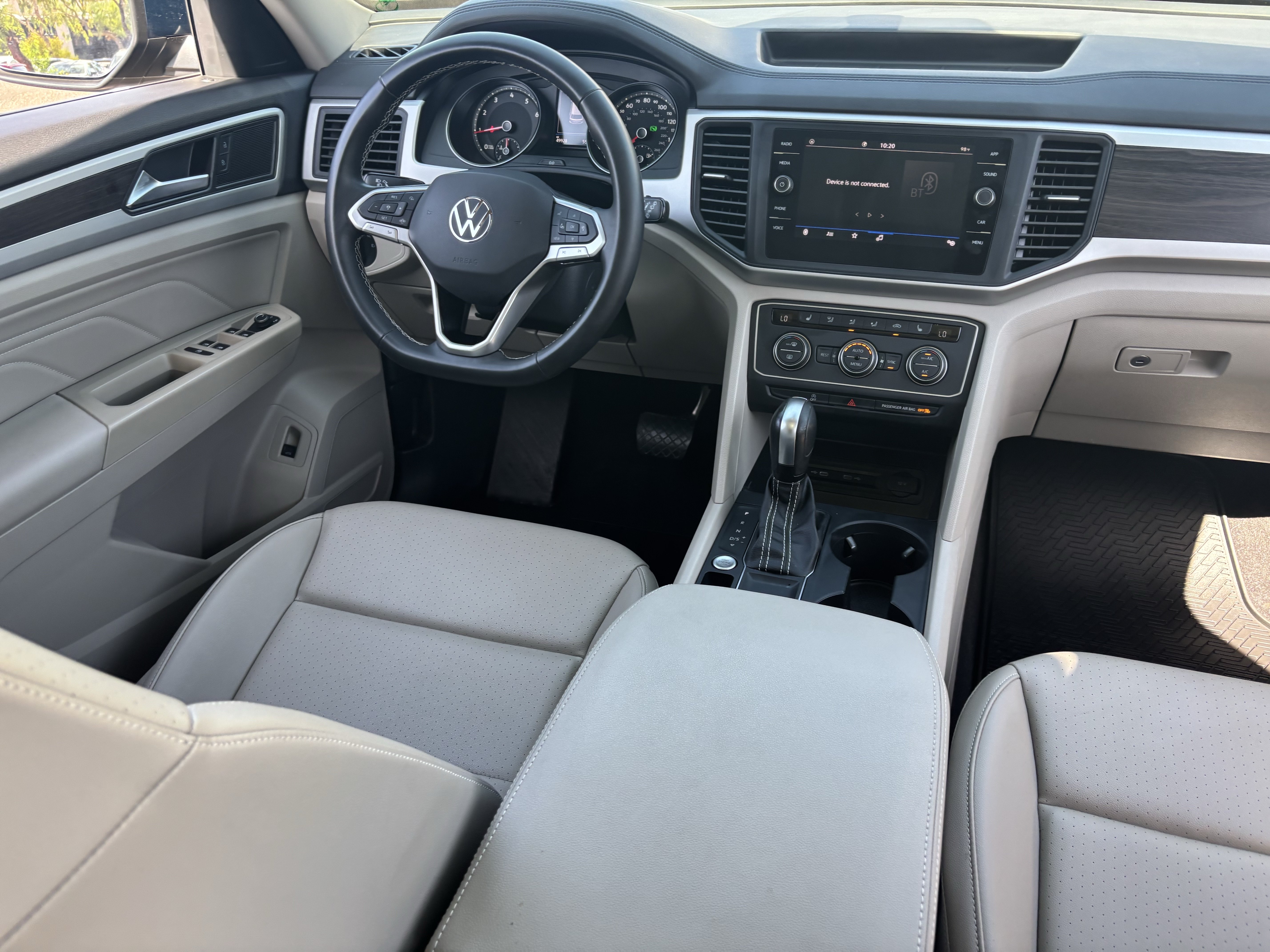 Used 2021 Blue Metallic Volkswagen 3.6L V6 SE w/Technology image 12