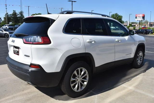 Used 2021 White Jeep Latitude Lux image 5