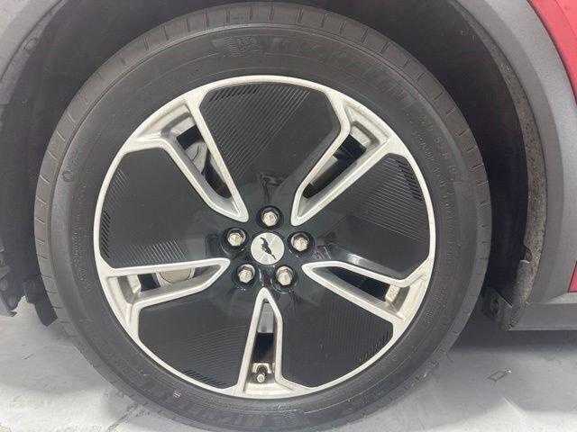 Used 2022 Red Ford Select image 11