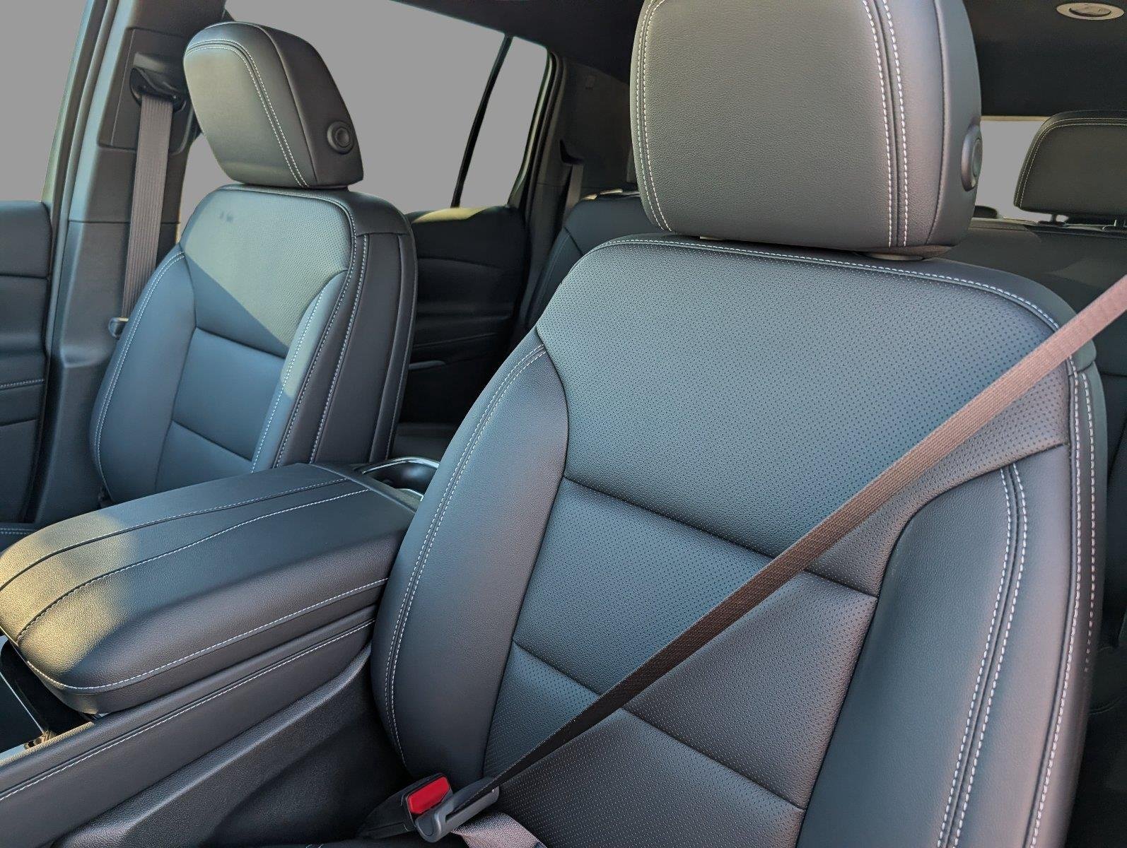 2027 Chevrolet Traverse LT - Photo 12