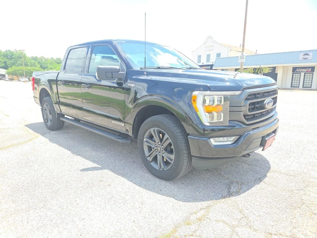 Used 2023 Black Ford XLT image 11