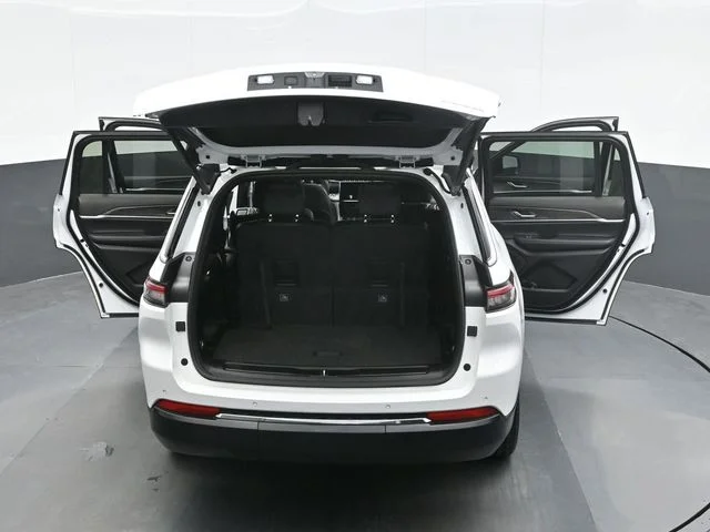 Used 2025 White Jeep Limited image 27