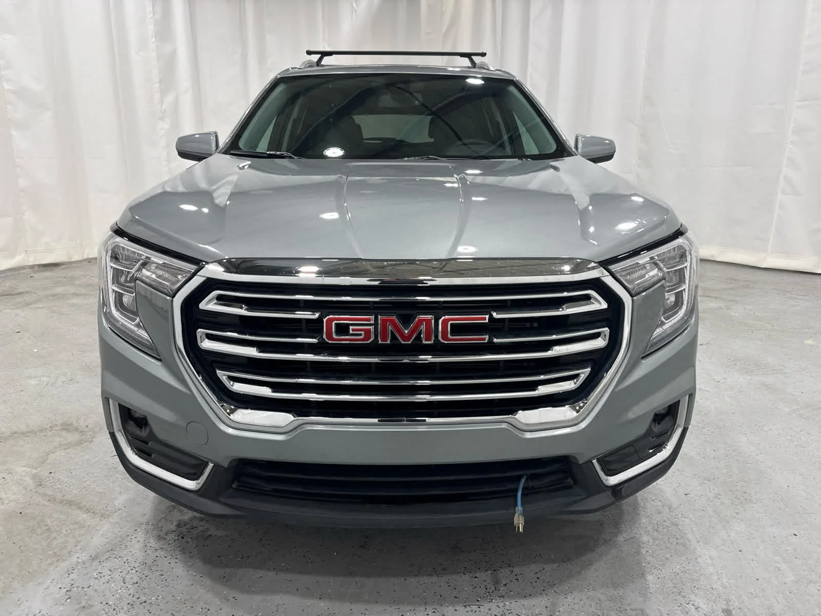 Used 2024 Sterling Metallic GMC SLT image 8