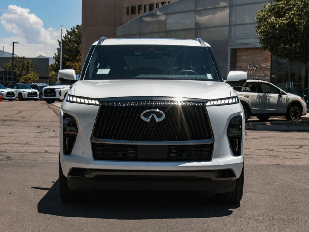 New 2027 2T RADIANT WHIT INFINITI Autograph 4WD image 2