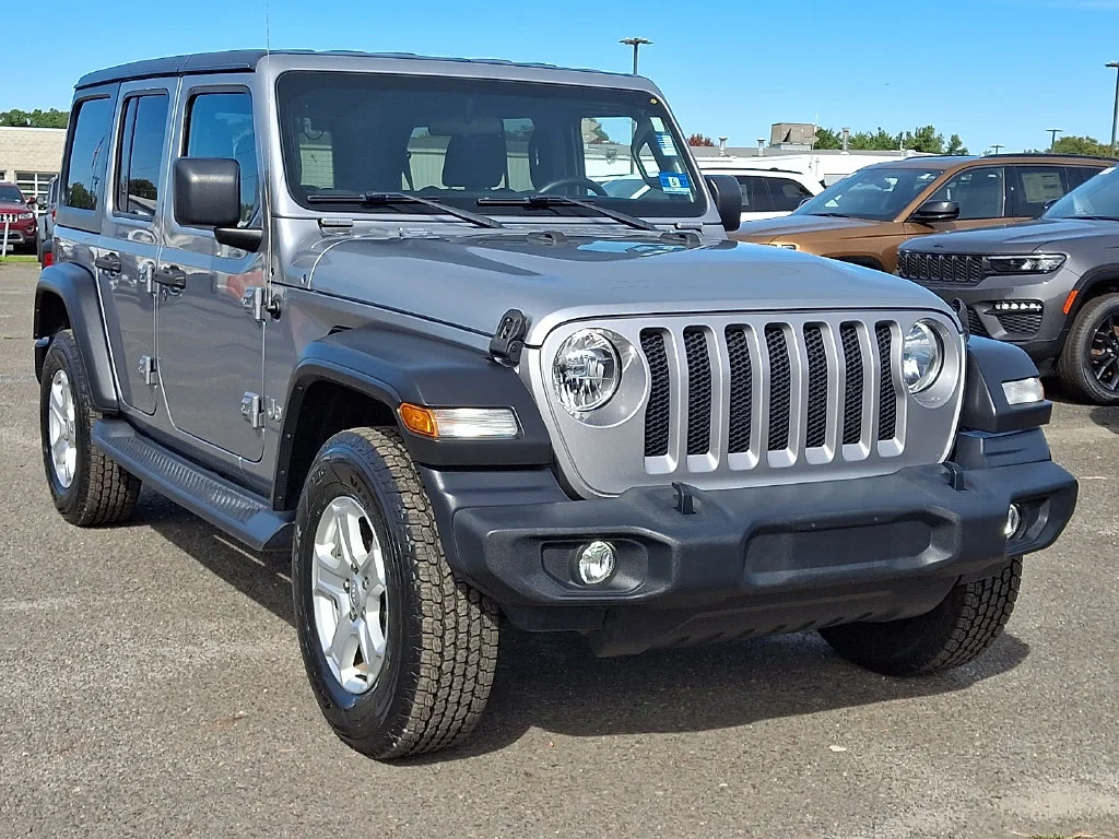 Used 2019 Silver Jeep Unlimited Sport S image 2