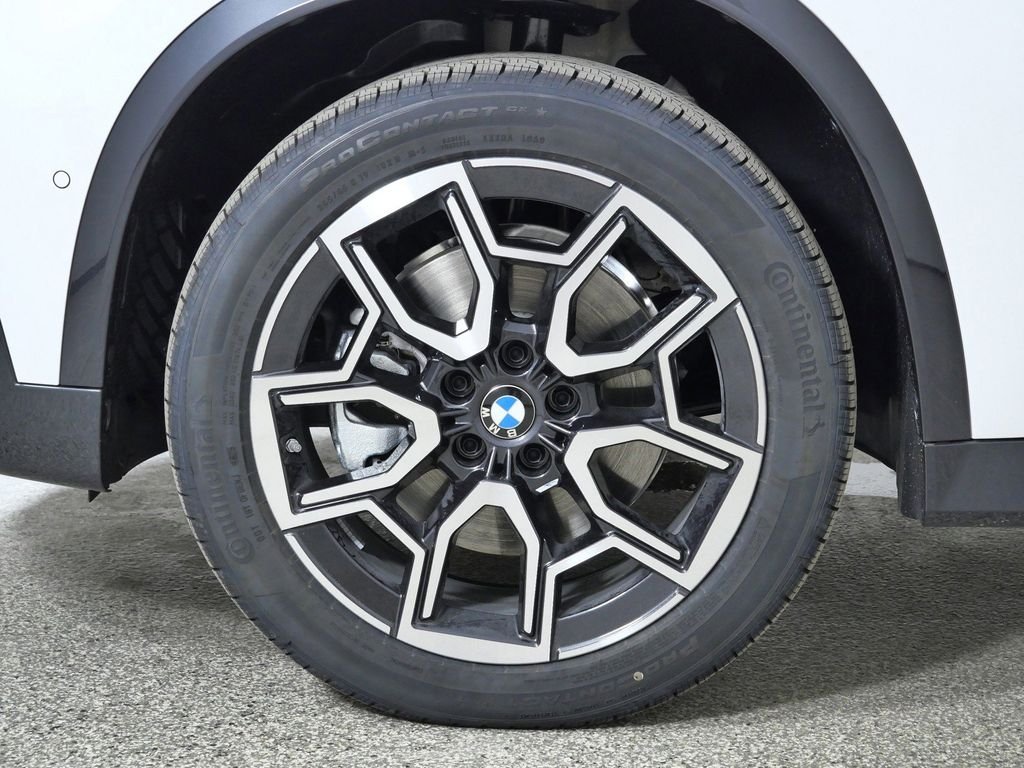 New 2026 Mineral White Metallic BMW xDrive28i image 17
