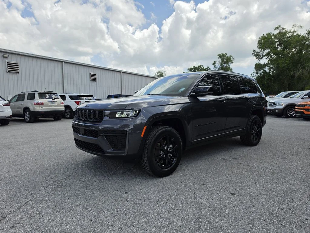 New 2026 Baltic Gray Metallic Clear-Coat Exterior Paint Jeep Altitude image 2