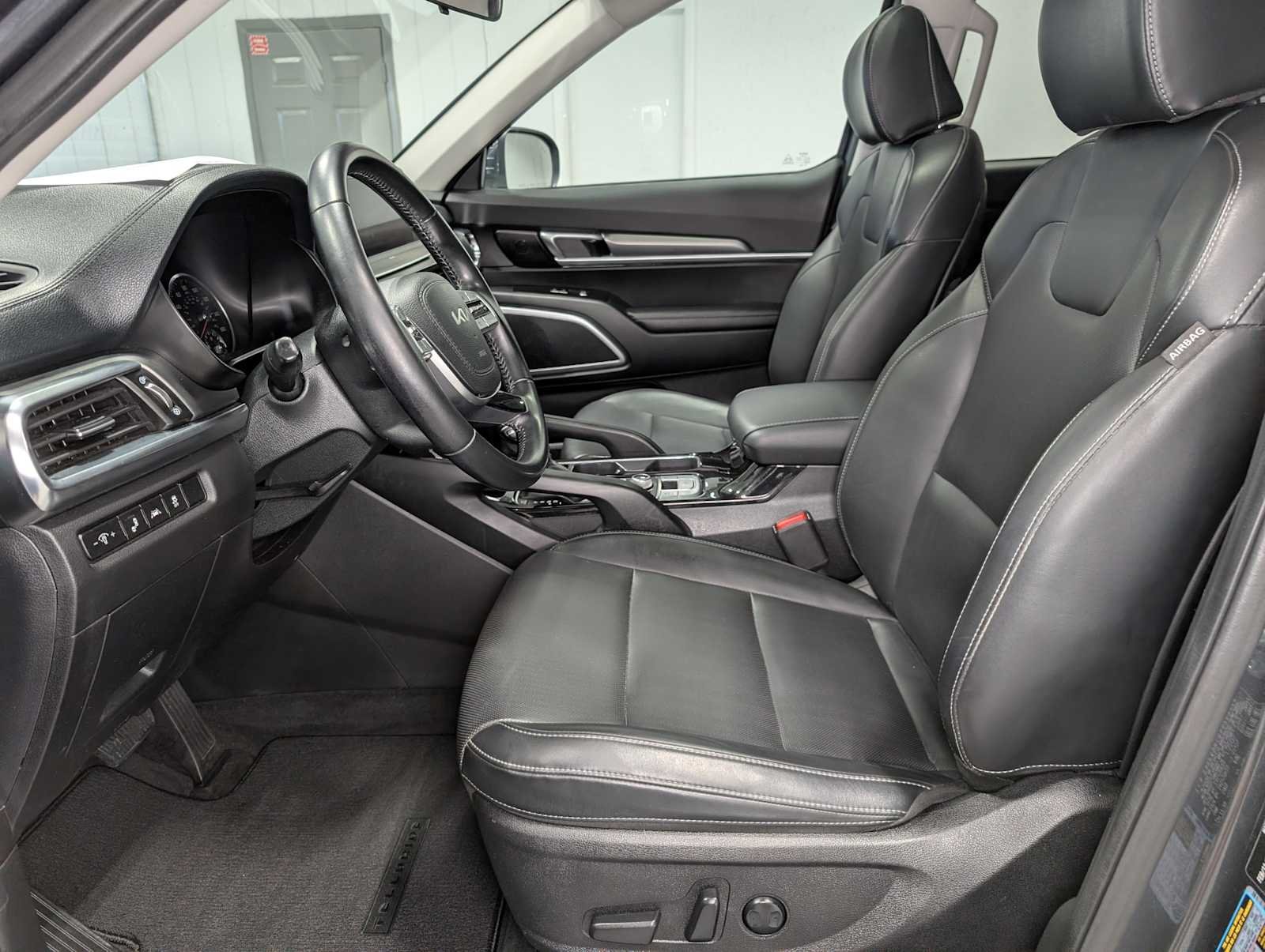 Certified Used 2022 Gravity Grey Kia S image 4