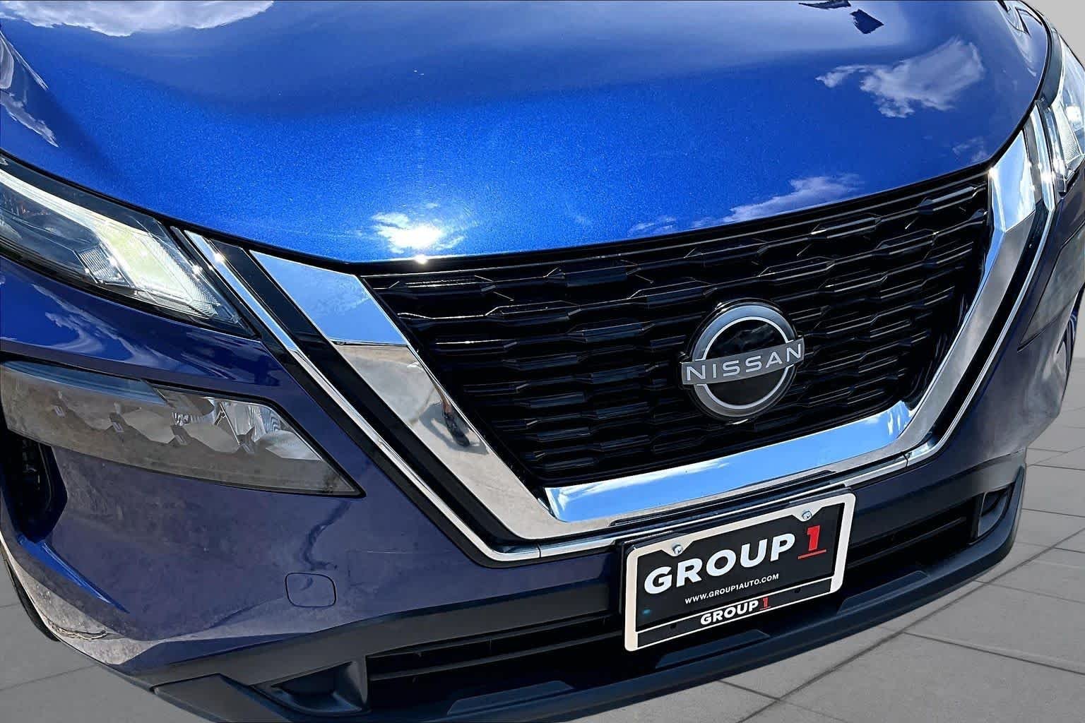 Used 2022 Caspian Blue Metallic Nissan S image 28