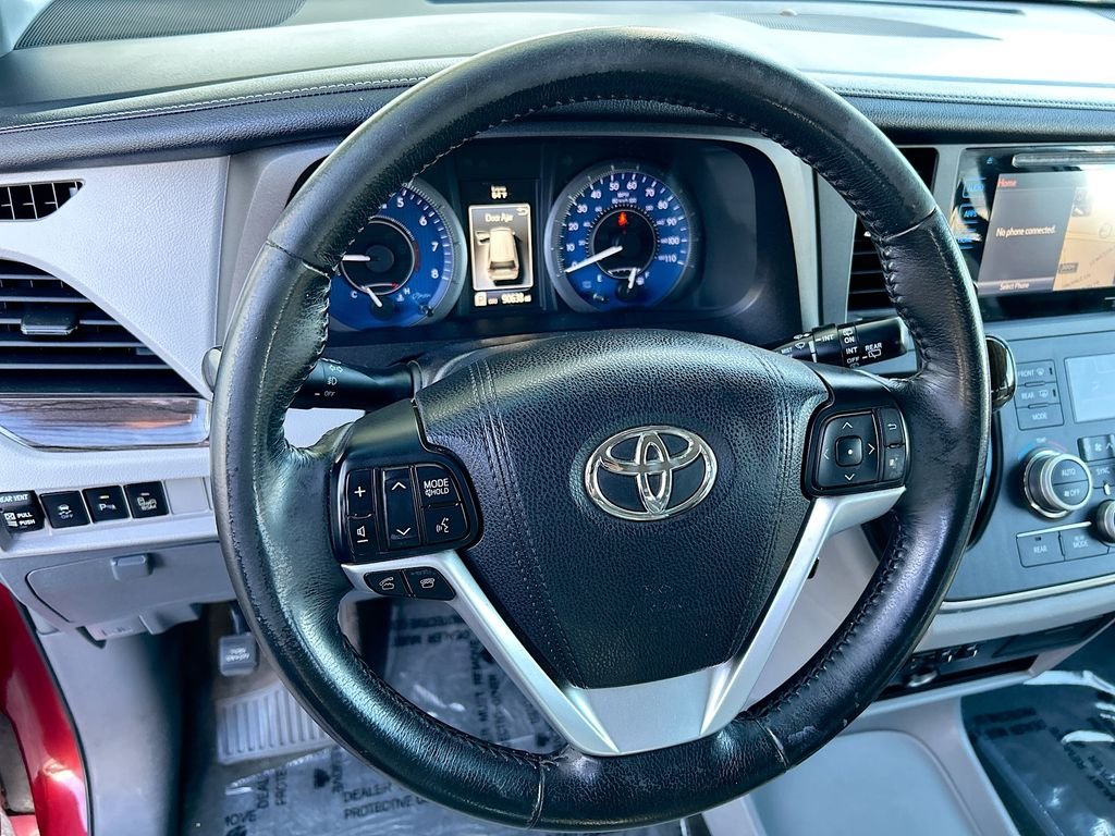 Used 2015 Salsa Red Pearl Toyota XLE image 11