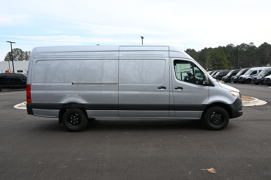 Used 2026 High-tech silver metallic Mercedes-Benz Cargo 170 WB image 24