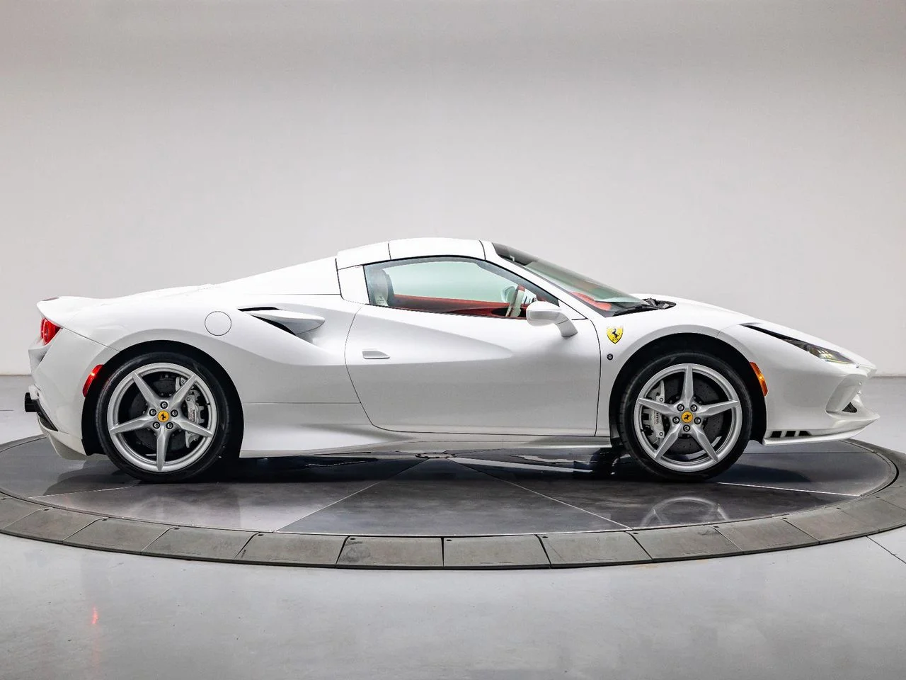 Used 2022 Bianco Cervino - Extra Campionario Ferrari Spider image 14
