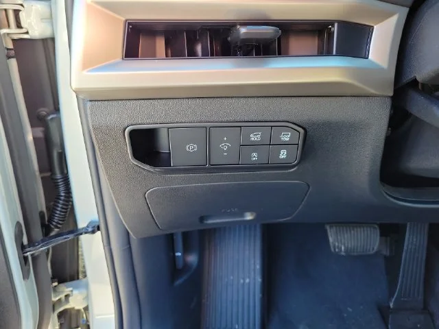 New 2027 Ivory Silver Kia EX image 20