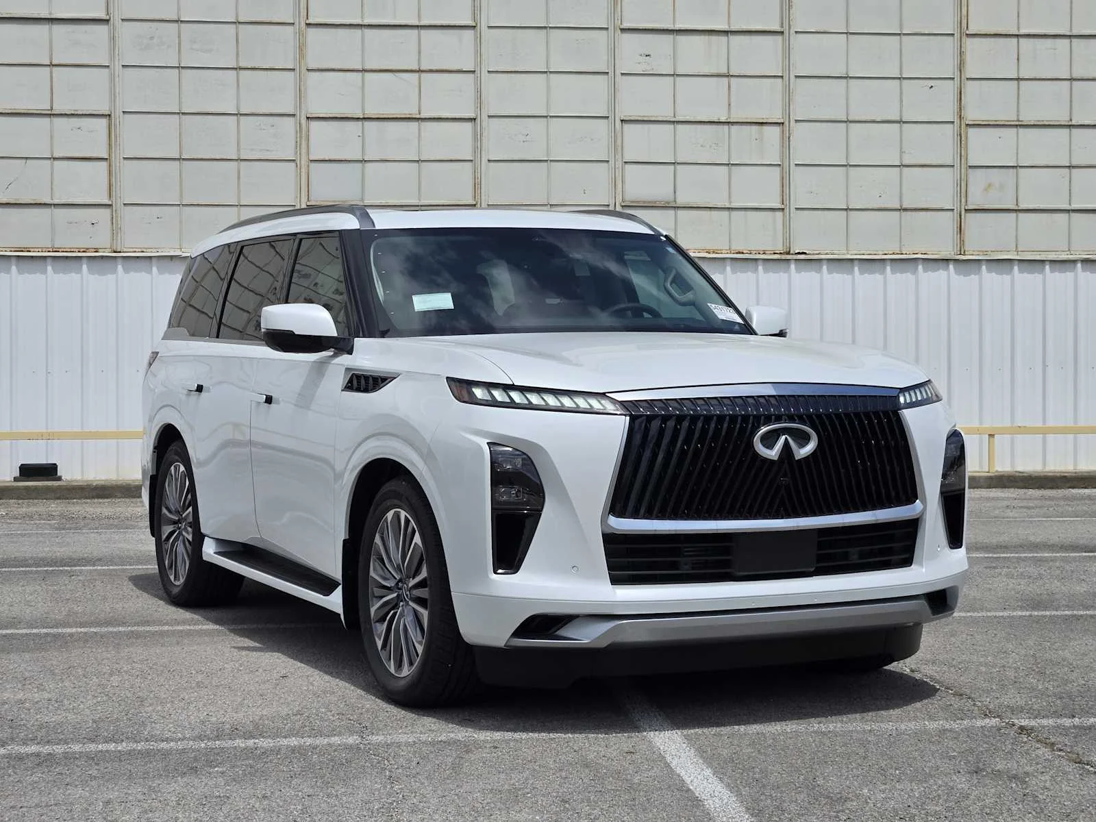 New 2026 RADIANT WHITE INFINITI Luxe 2WD image 2