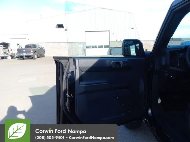 2025 Ford Bronco 4-Door Base - Photo 10