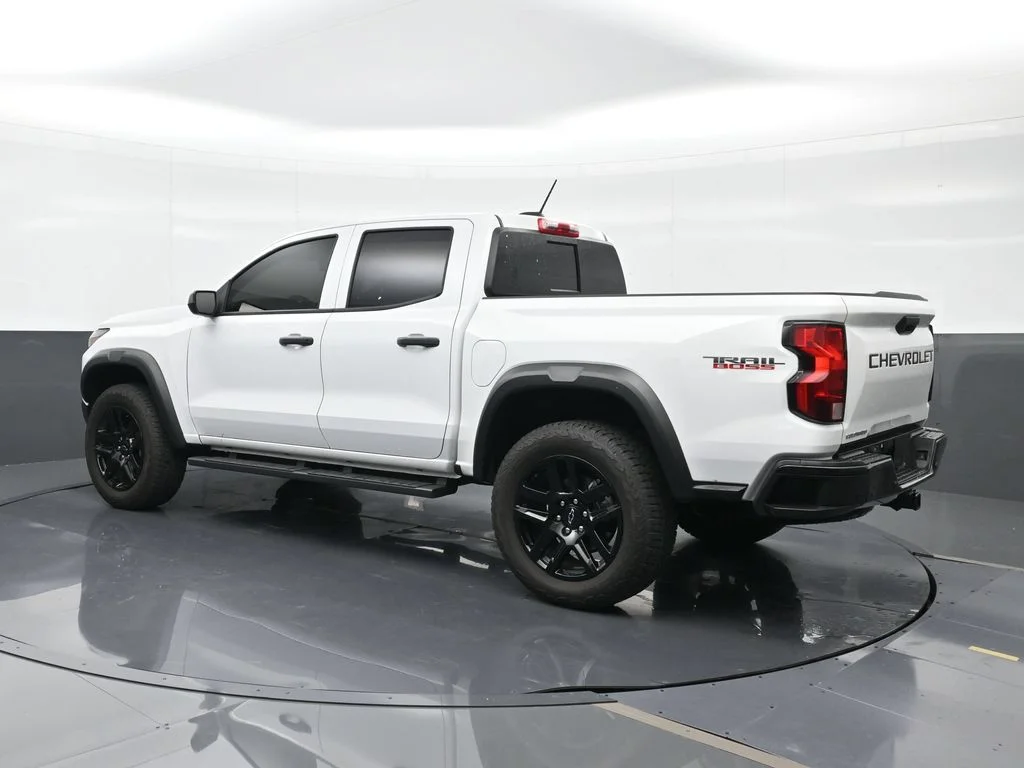 Used 2025 White Chevrolet Trail Boss image 2
