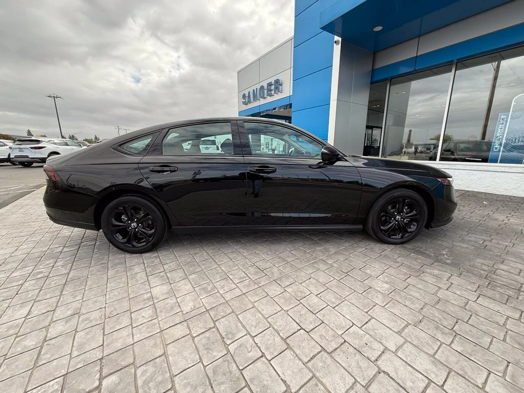 Used 2025 Black Honda SE image 13