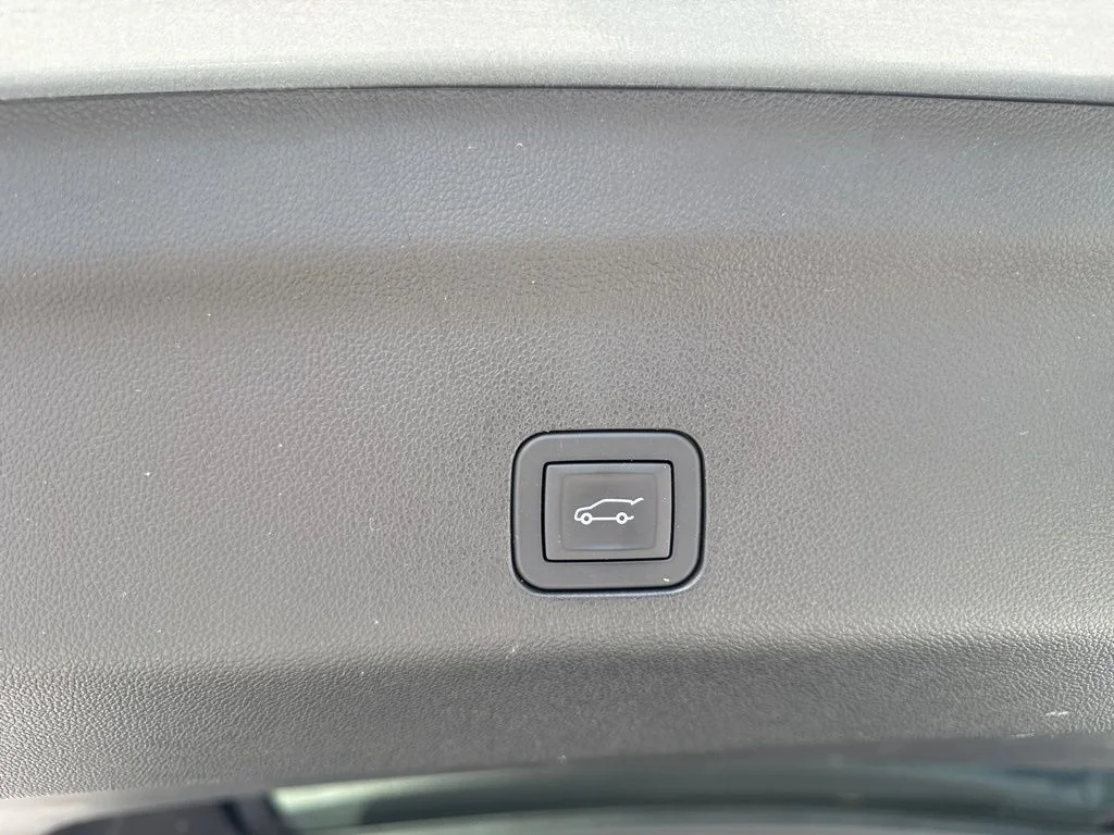 Used 2025 Gray Chevrolet Z71 image 32