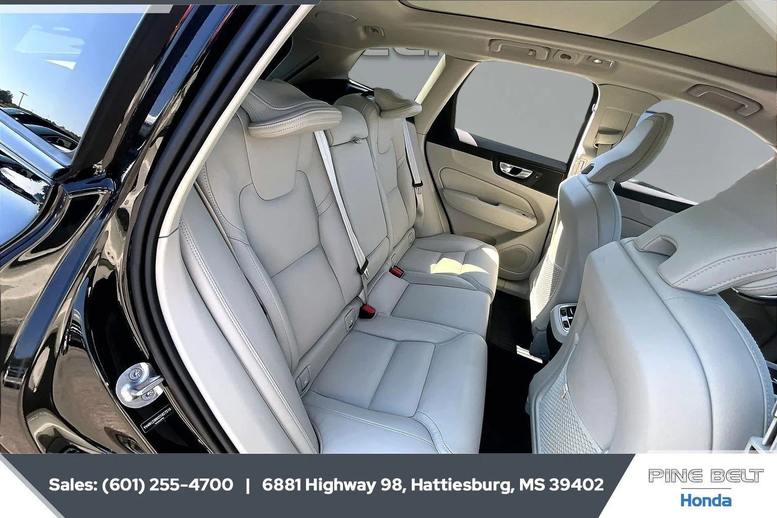 Used 2025 Onyx Black Metallic Volvo Ultra image 20