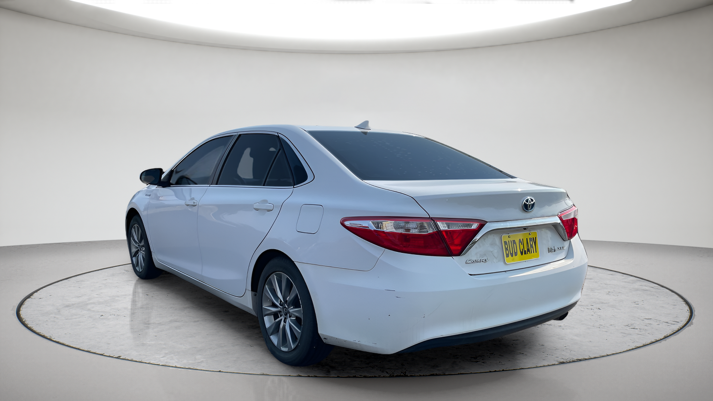Used 2016 White Toyota XLE image 5
