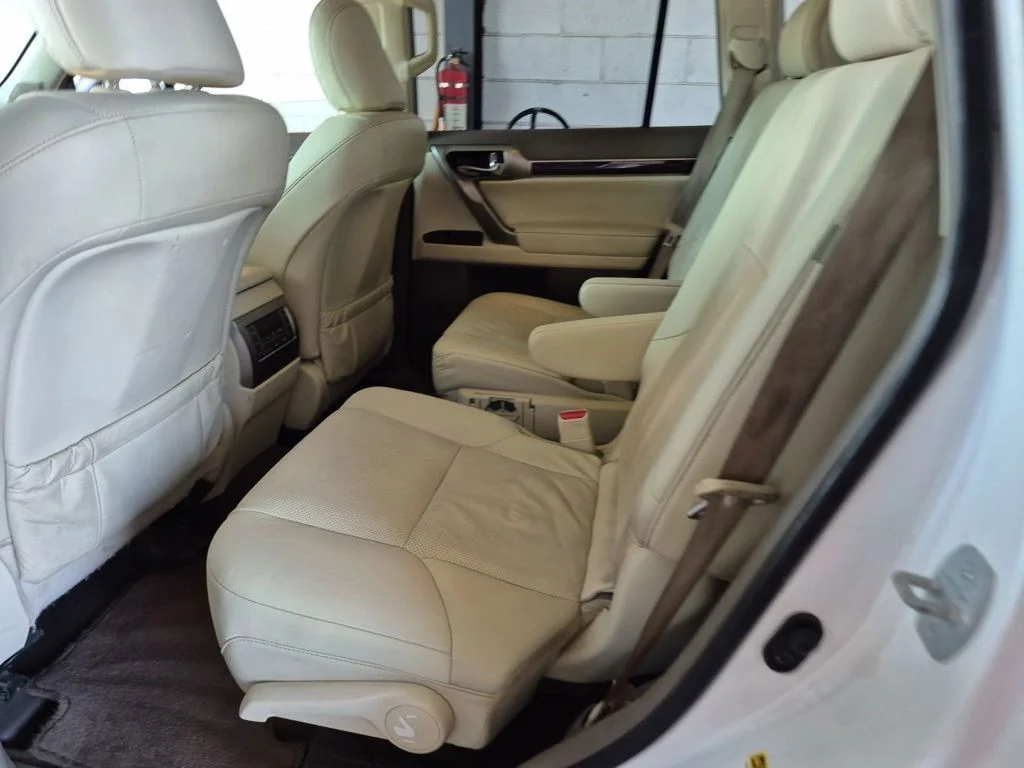 Used 2017  Lexus 460 image 16