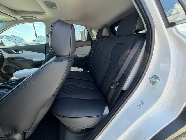 Used 2023 White Hyundai SEL image 12