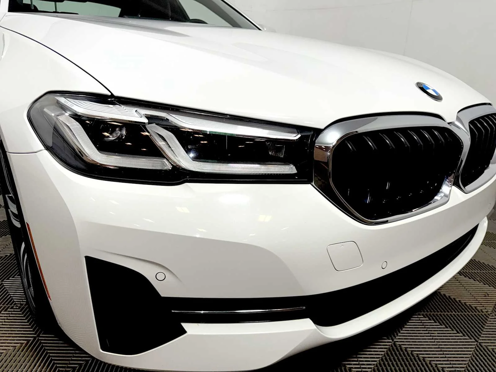 2023 BMW 5 Series 530i - Photo 25