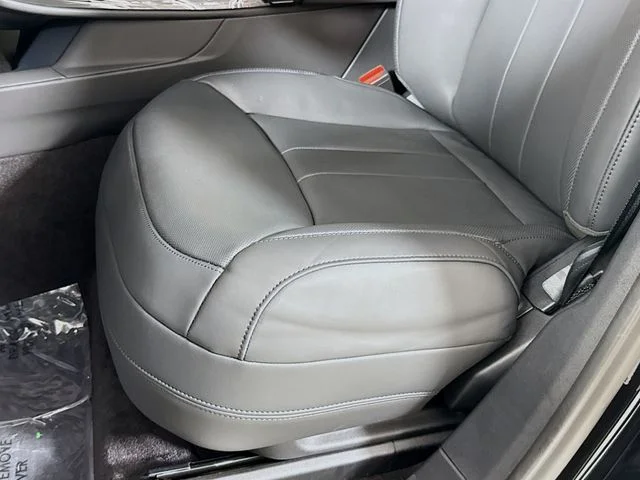 Certified Used 2024 Black Land Rover Dynamic SE image 22
