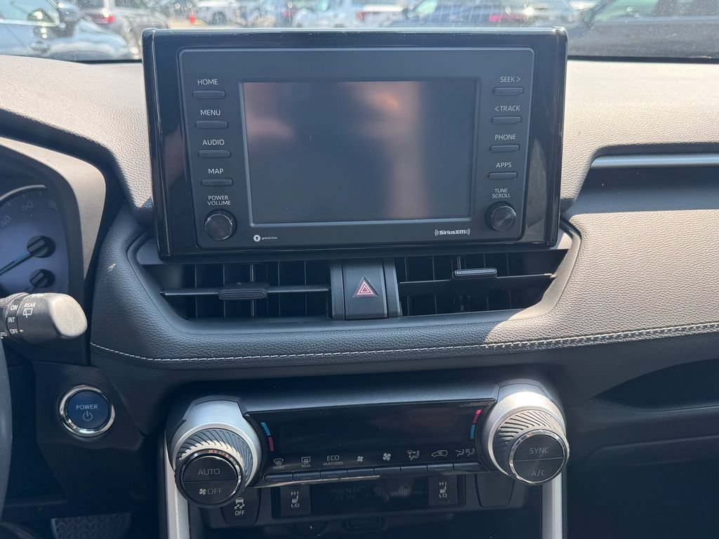 2021 Toyota RAV4 XLE - Photo 17
