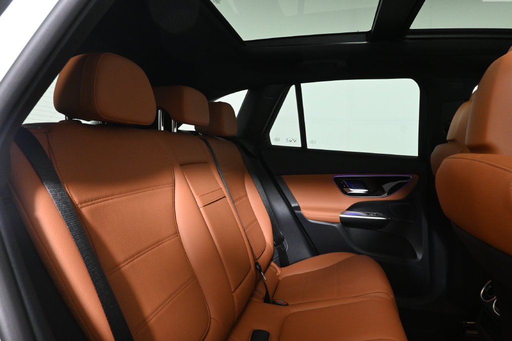 New 2027 Polar White Mercedes-Benz GLC 300 image 30