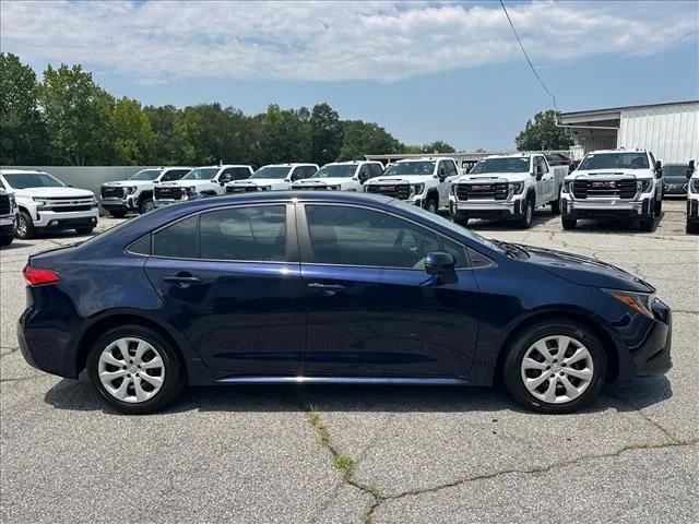 Used 2025  Toyota LE image 12