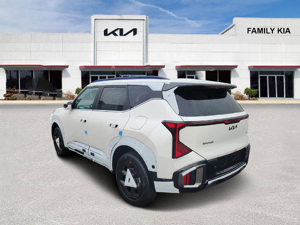 New 2027 Snow White Pearl Kia X-Line S image 4