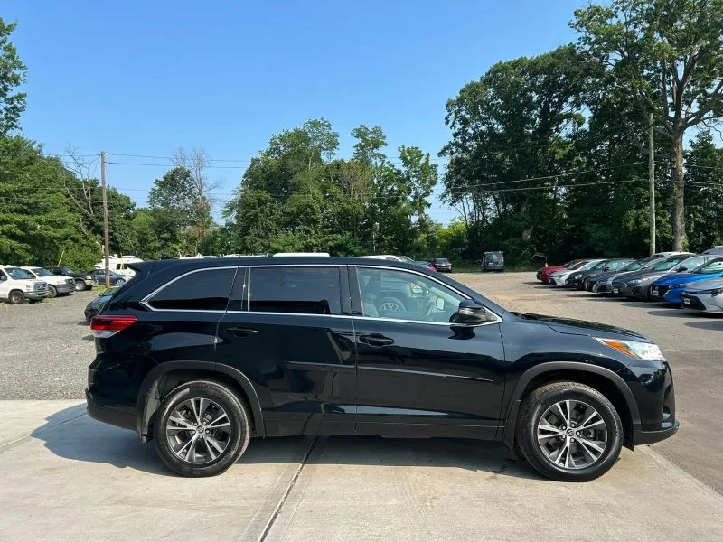 Used 2018 Black Toyota LE Sport Utility 4D image 13