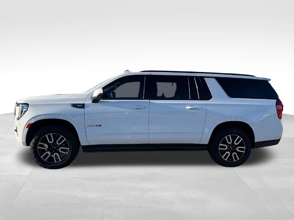 Used 2023 White GMC AT4 image 2