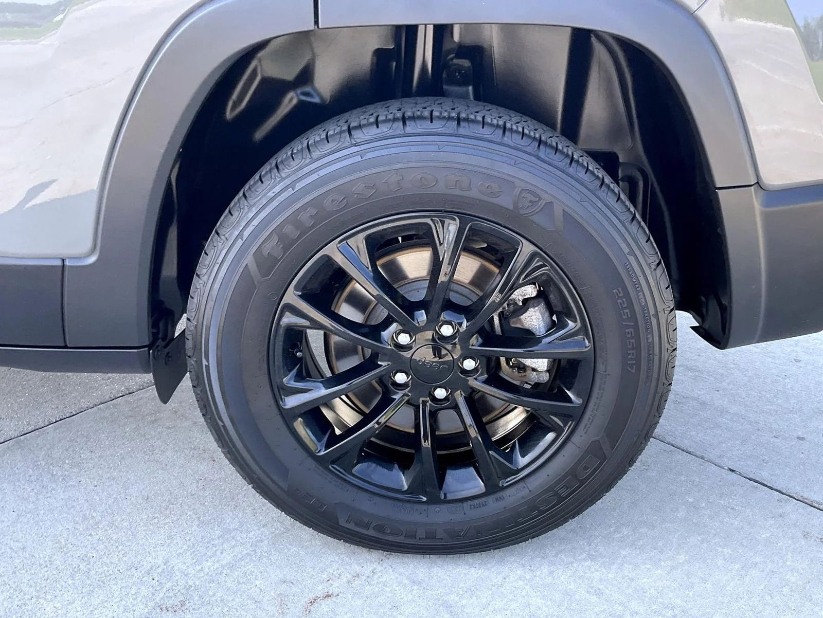 Used 2023 Gray Jeep Altitude image 22