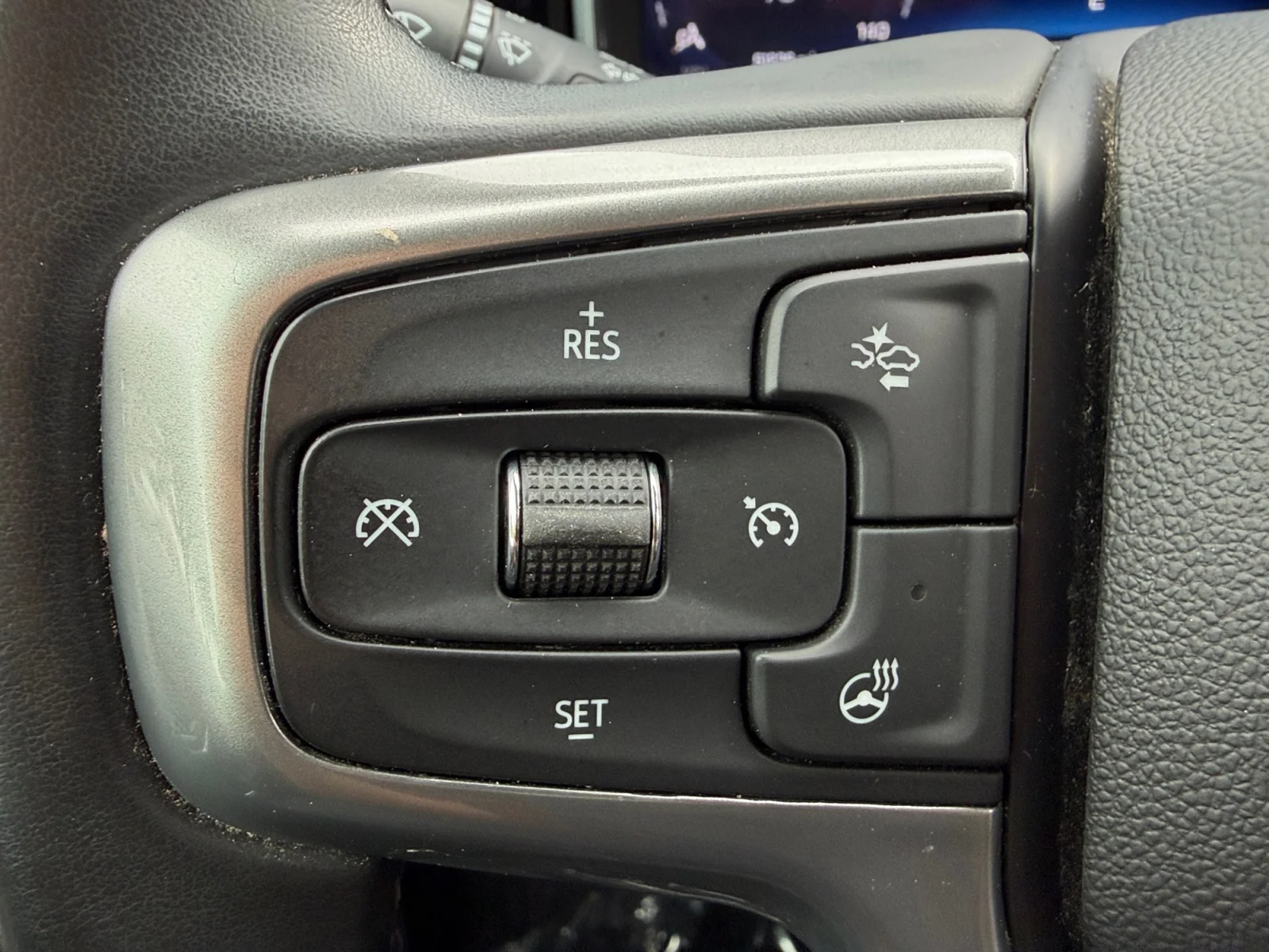 Used 2025 Summit White Chevrolet LT DRW image 24
