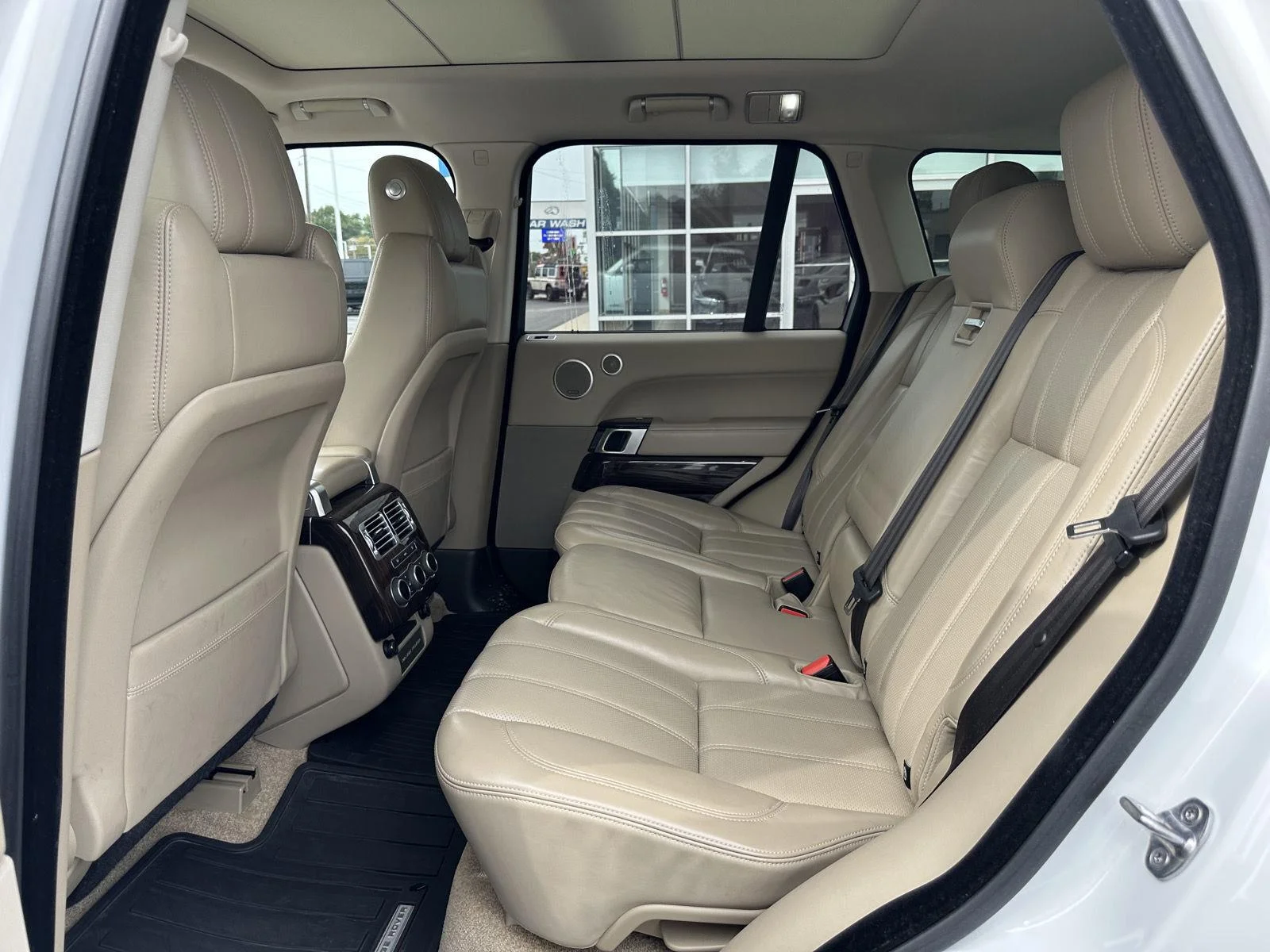 Used 2017 Fuji White Land Rover 5.0L V8 Supercharged image 23