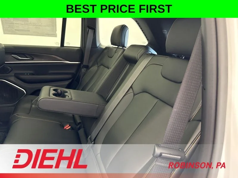 New 2026 Bright White Clear-Coat Exterior Paint Jeep Limited image 18