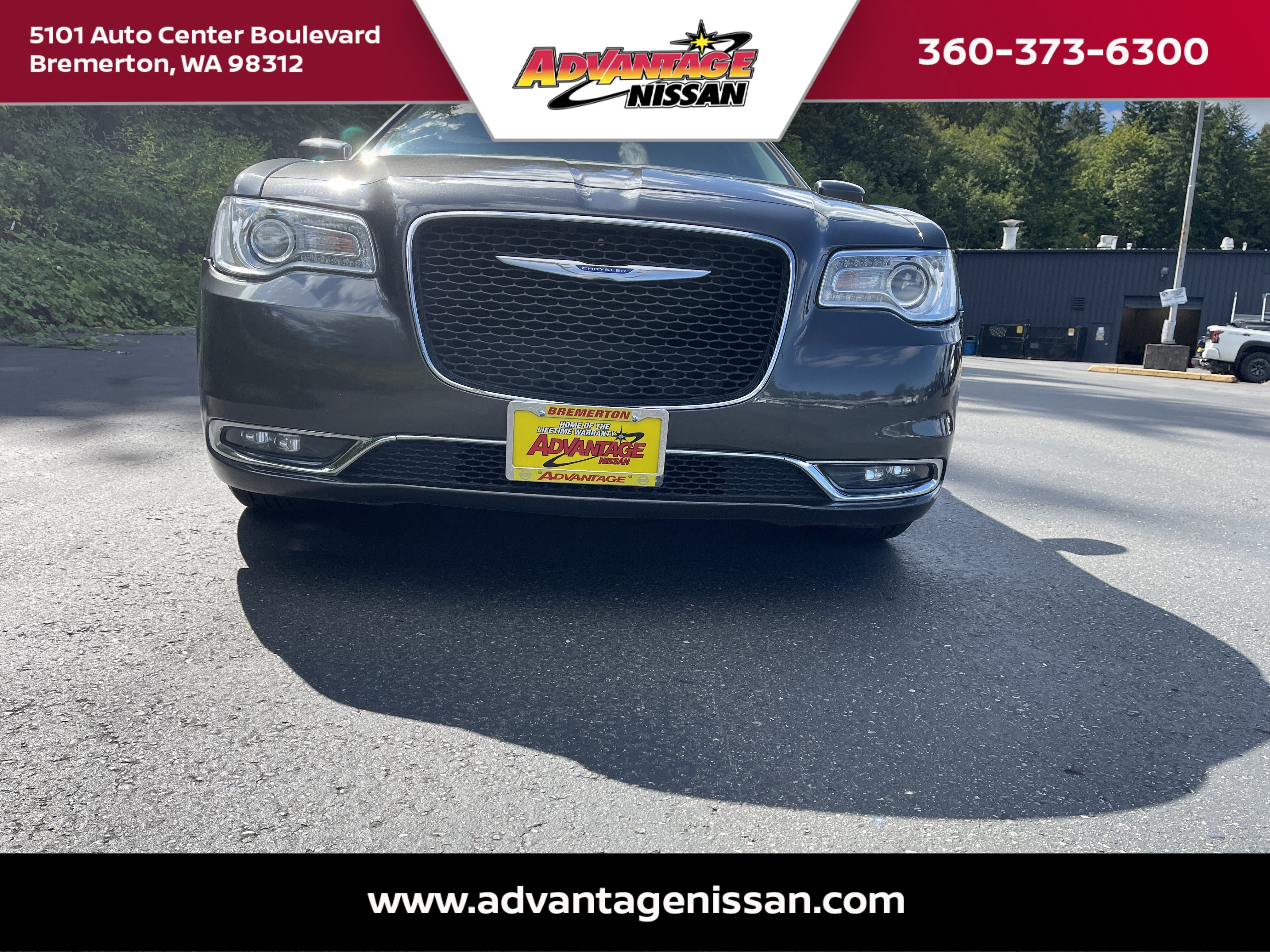 Used 2018 Granite Crystal Metallic Clearcoat Chrysler Touring image 7
