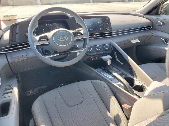 2026 Hyundai Elantra SE - Photo 9