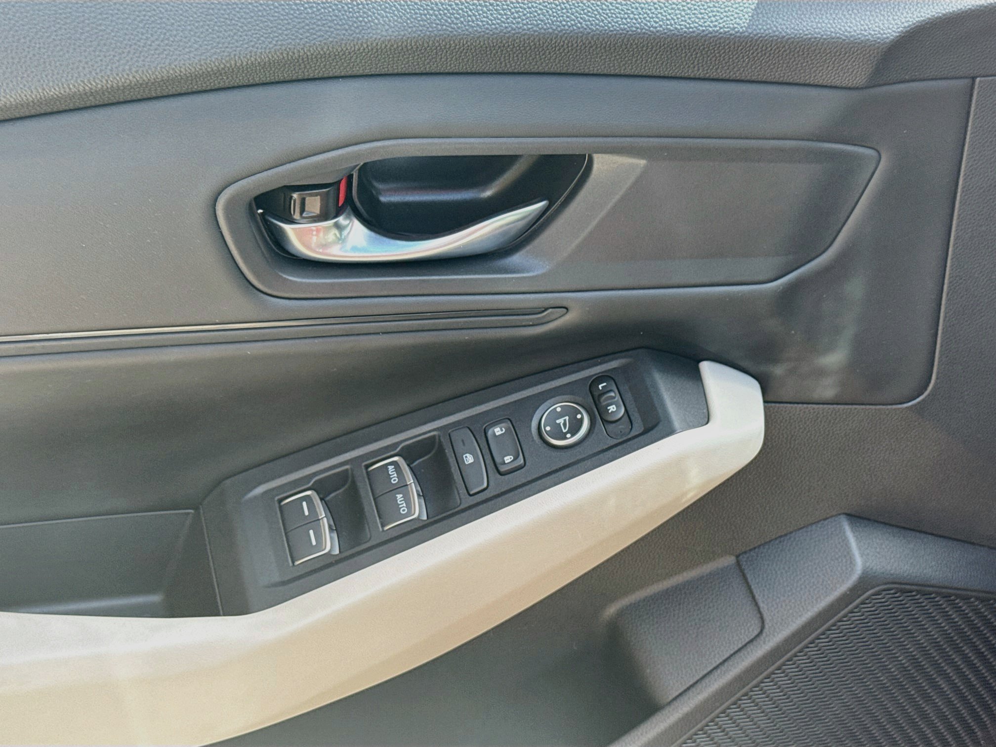 Used 2025 Radiant Red Metallic Honda SE image 14