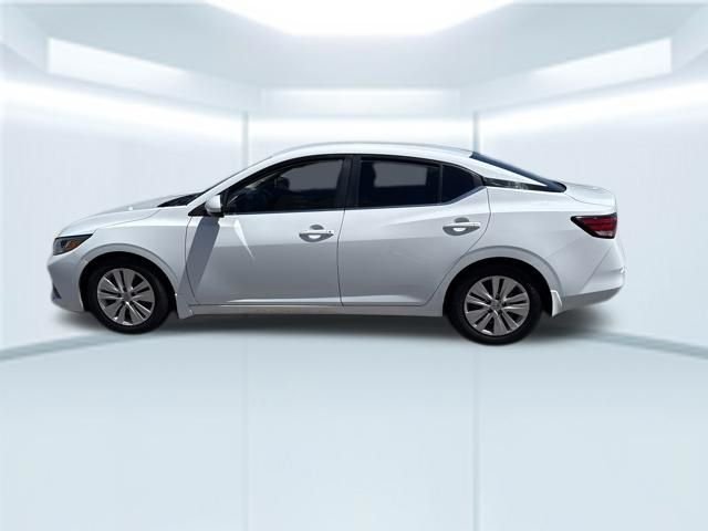 Used 2022 White Nissan S image 10