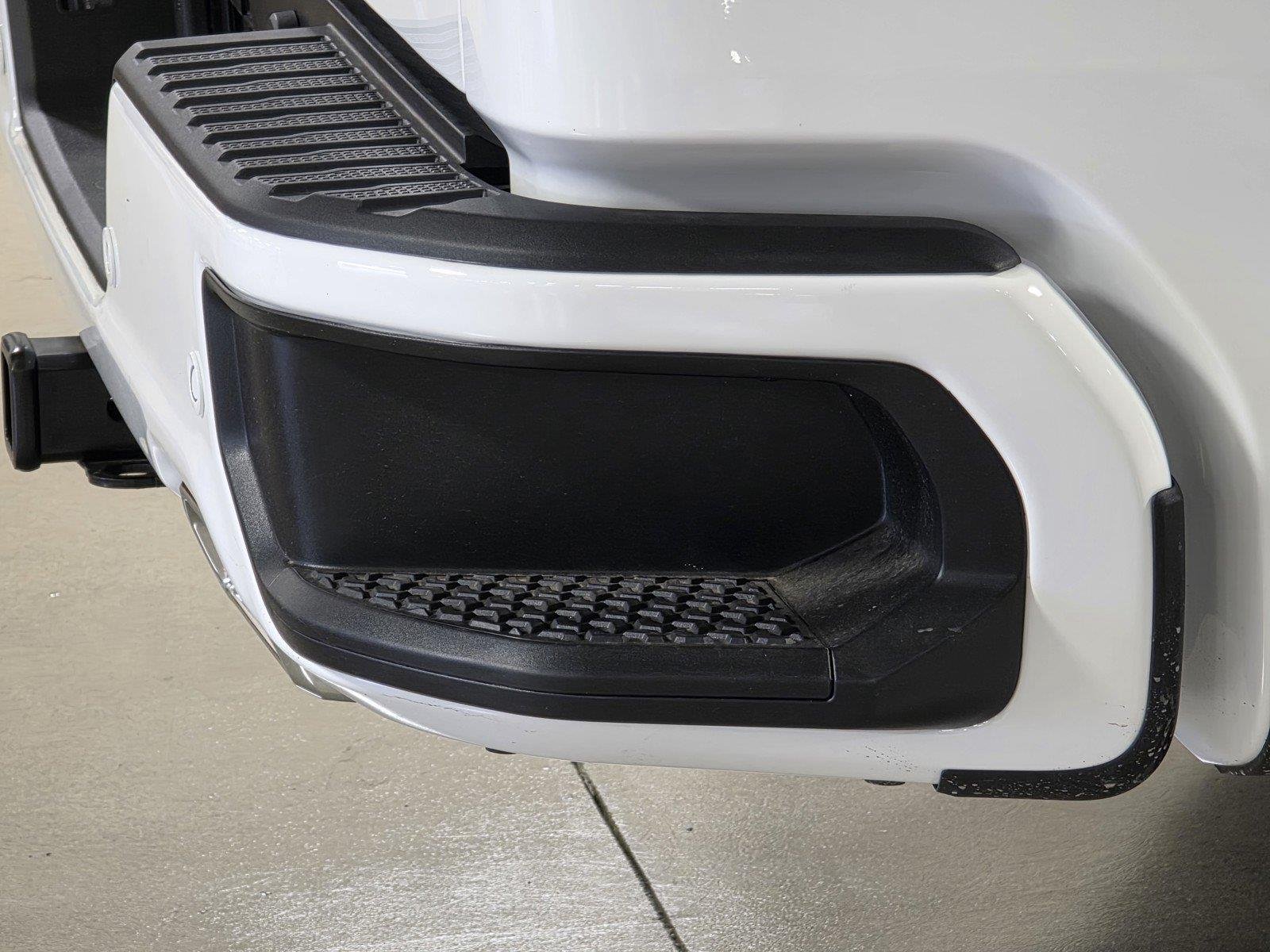 New 2026 Summit White Chevrolet RST image 13