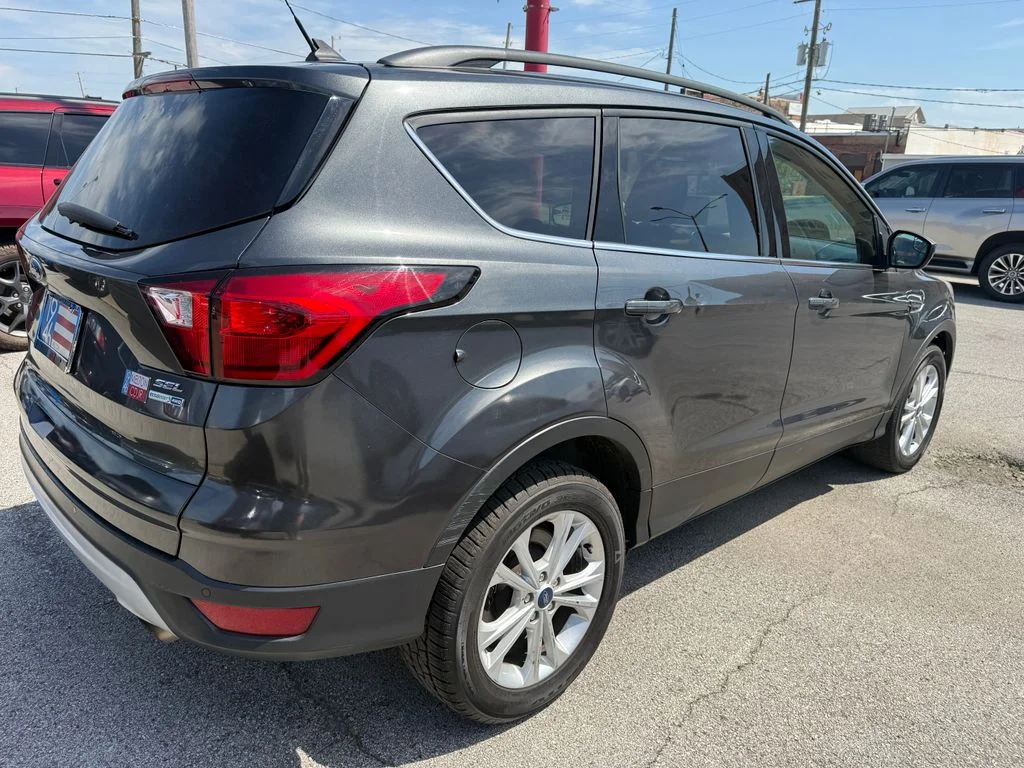 Used 2019 Gray Ford SEL image 16
