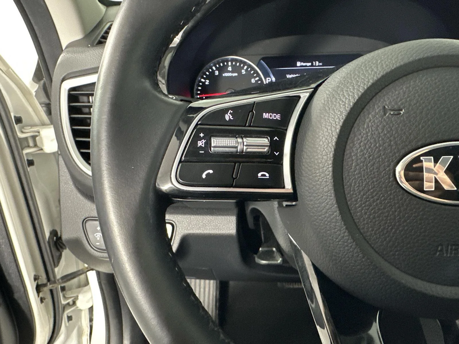 Used 2021 Snow White Pearl Kia SX Turbo image 12