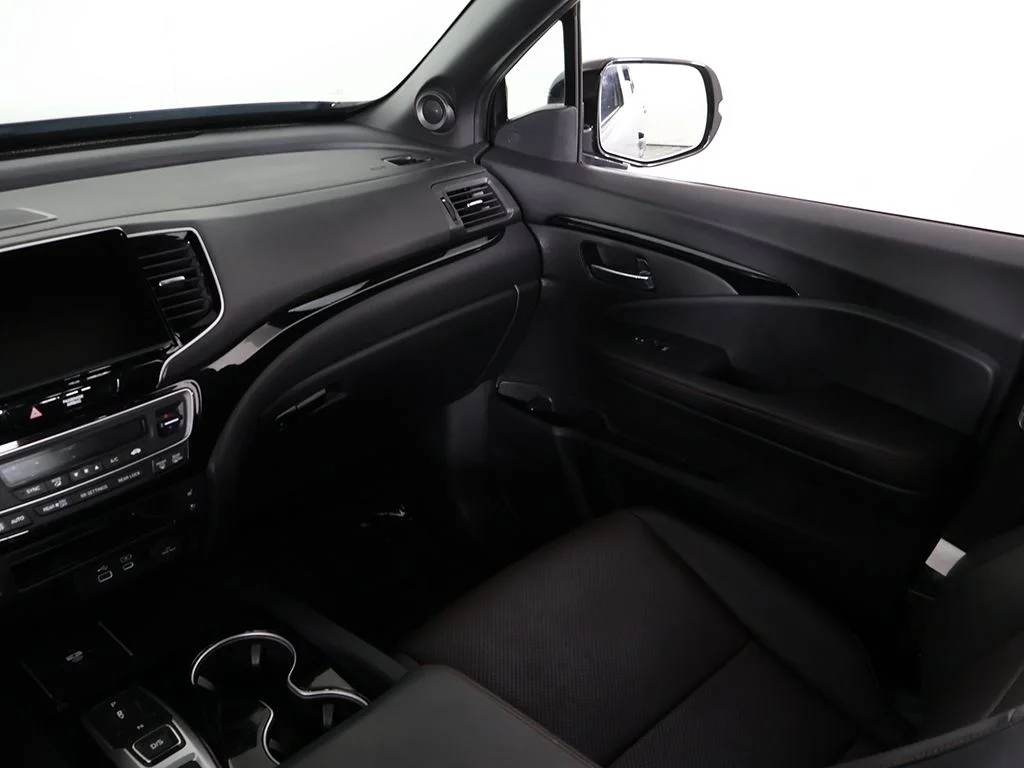 2025 Honda Ridgeline Black Edition - Photo 37