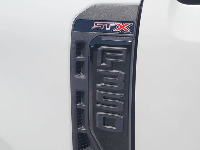 New 2026 Oxford White Ford XL image 8